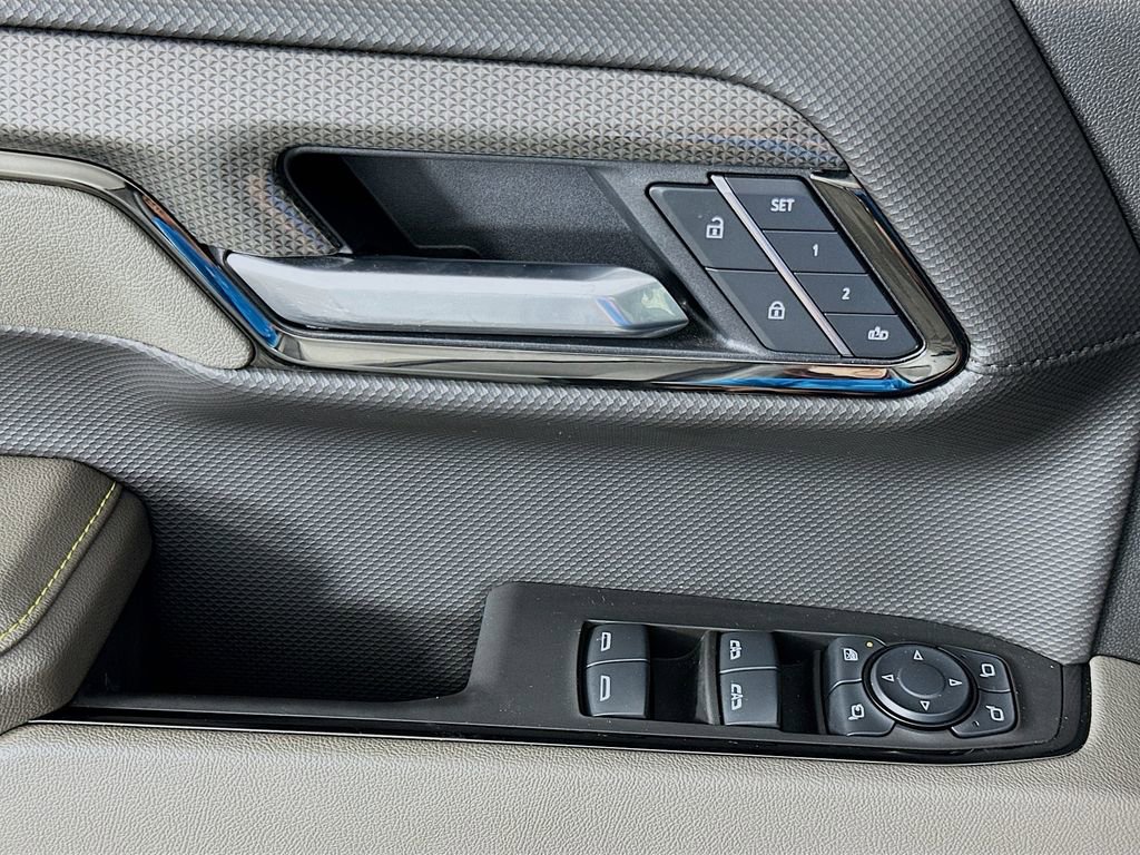 Used 2025 Chevrolet Silverado 1500 ZR2 w/ Technology Package image 18