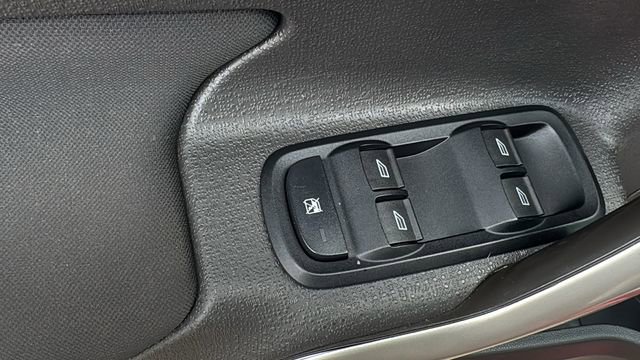 Used 2013 Ford Fiesta SE w/ Moon & Mood Pkg image 11