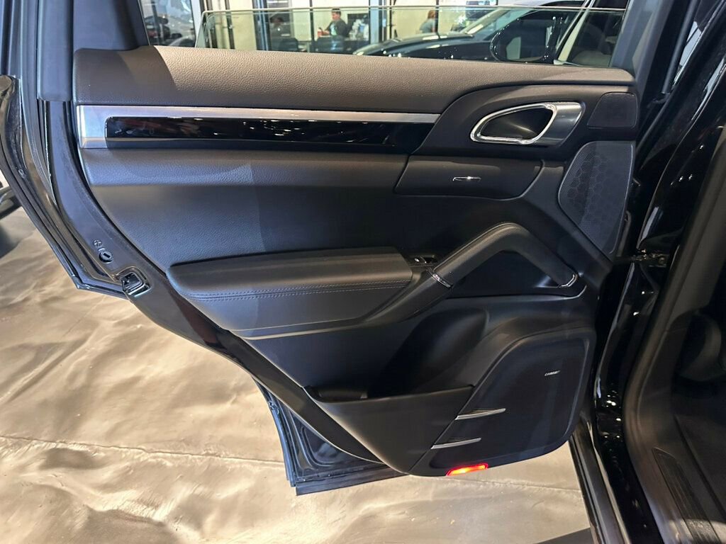 Used 2018 Porsche Cayenne AWD/4WD image 21