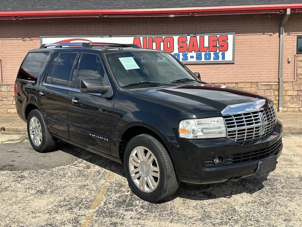 Used 2012 Lincoln Navigator 2WD image 3