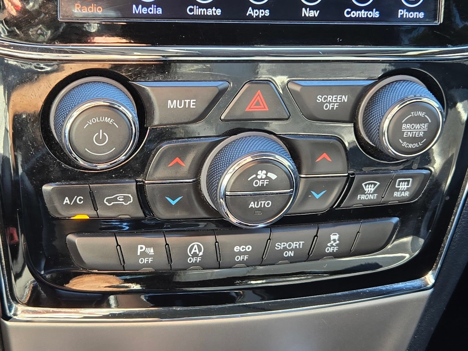 Used 2019 Jeep Grand Cherokee Limited w/ Luxury Group II AWD/4WD image 26