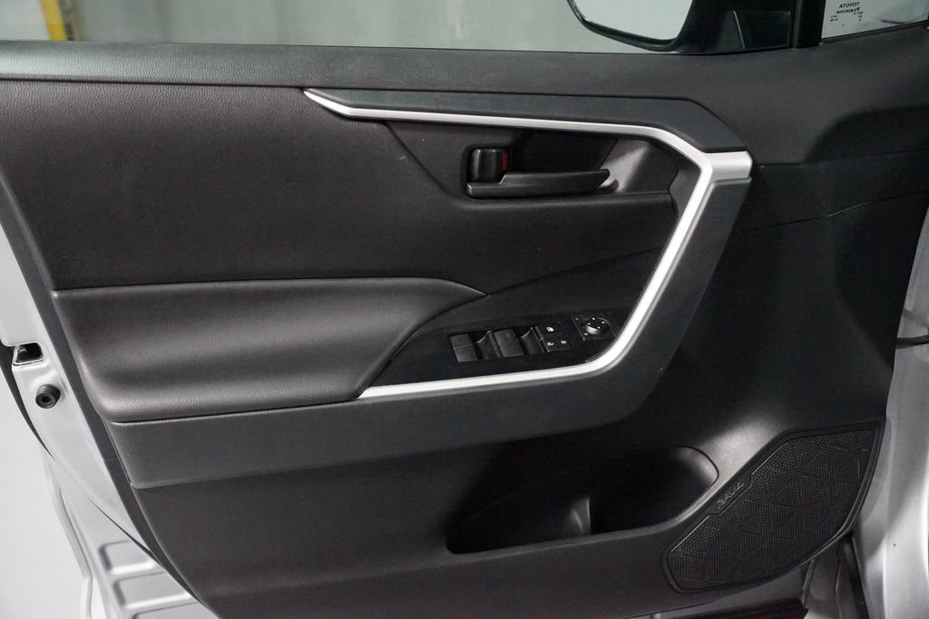 Certified 2025 Toyota RAV4 LE FWD image 29