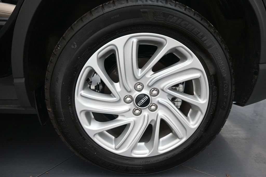 Used 2025 Lincoln Corsair AWD image 35