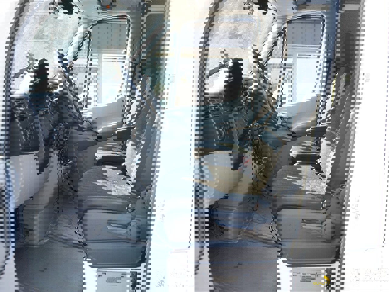 Used 2014 Mercedes-Benz Sprinter 2500 image 11