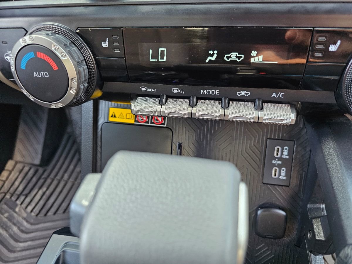 Used 2024 Toyota Tacoma SR5 image 9