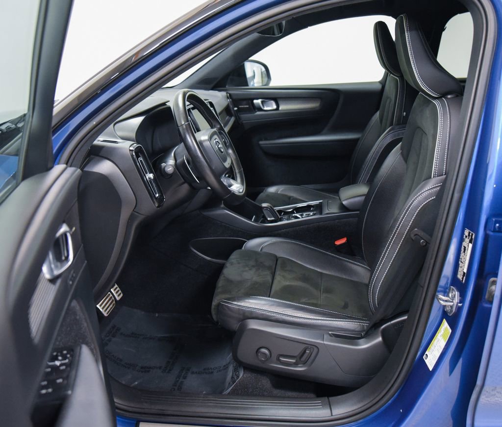 Used 2020 Volvo XC40 T5 R-Design w/ Protection Package Premier image 2