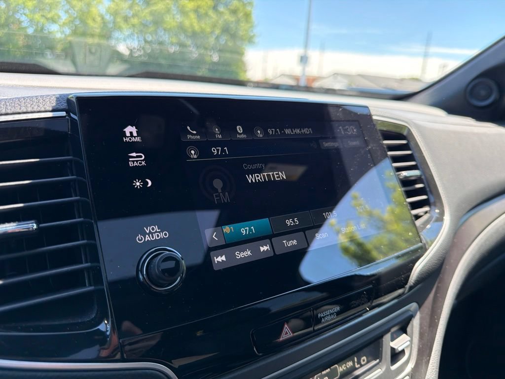 Certified 2025 Honda Passport EX-L image 29
