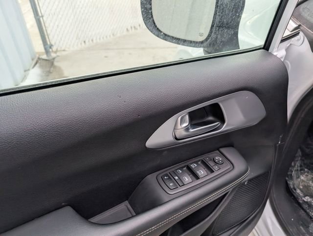 Used 2023 Chrysler Pacifica Touring image 9