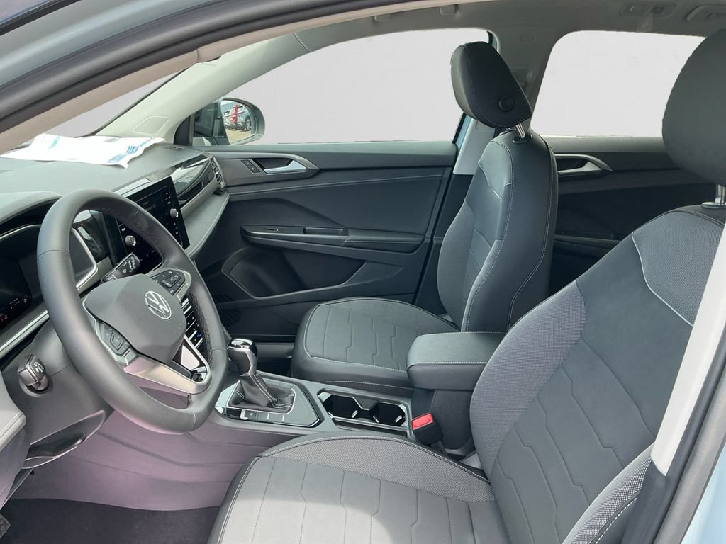 New 2026 Volkswagen Taos SE FWD image 9