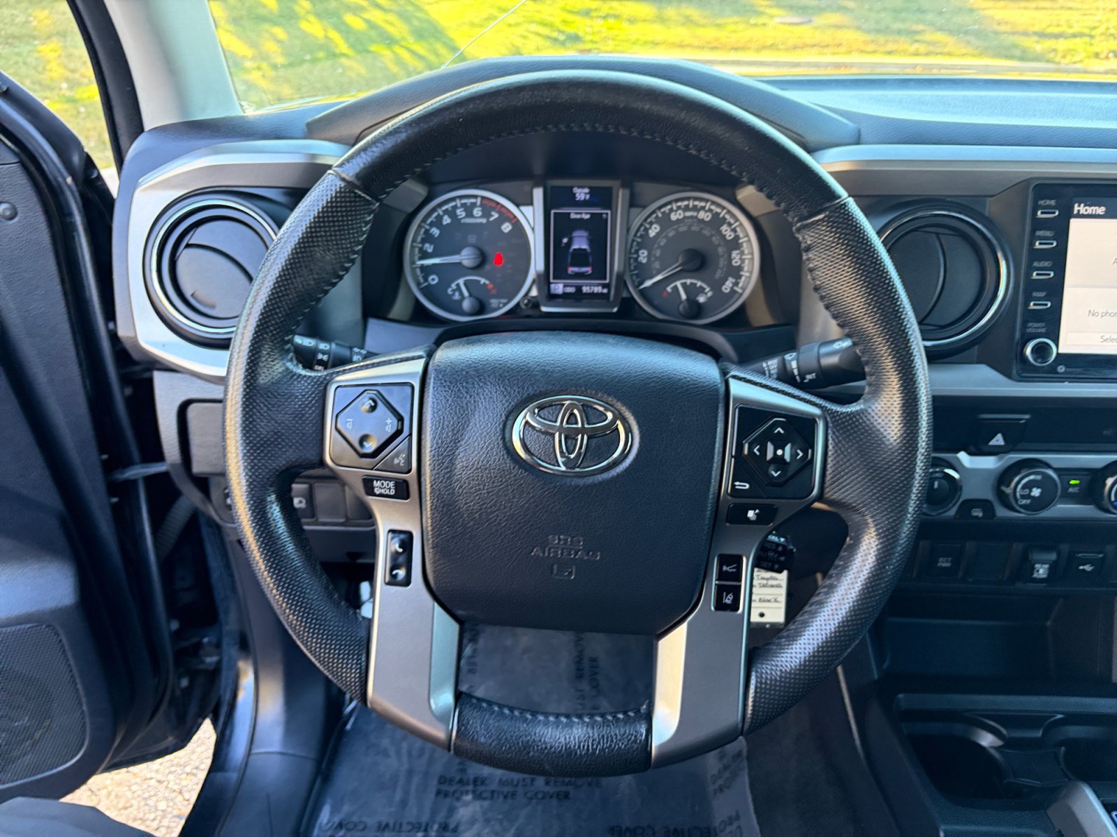 Used 2020 Toyota Tacoma SR5 AWD/4WD image 9