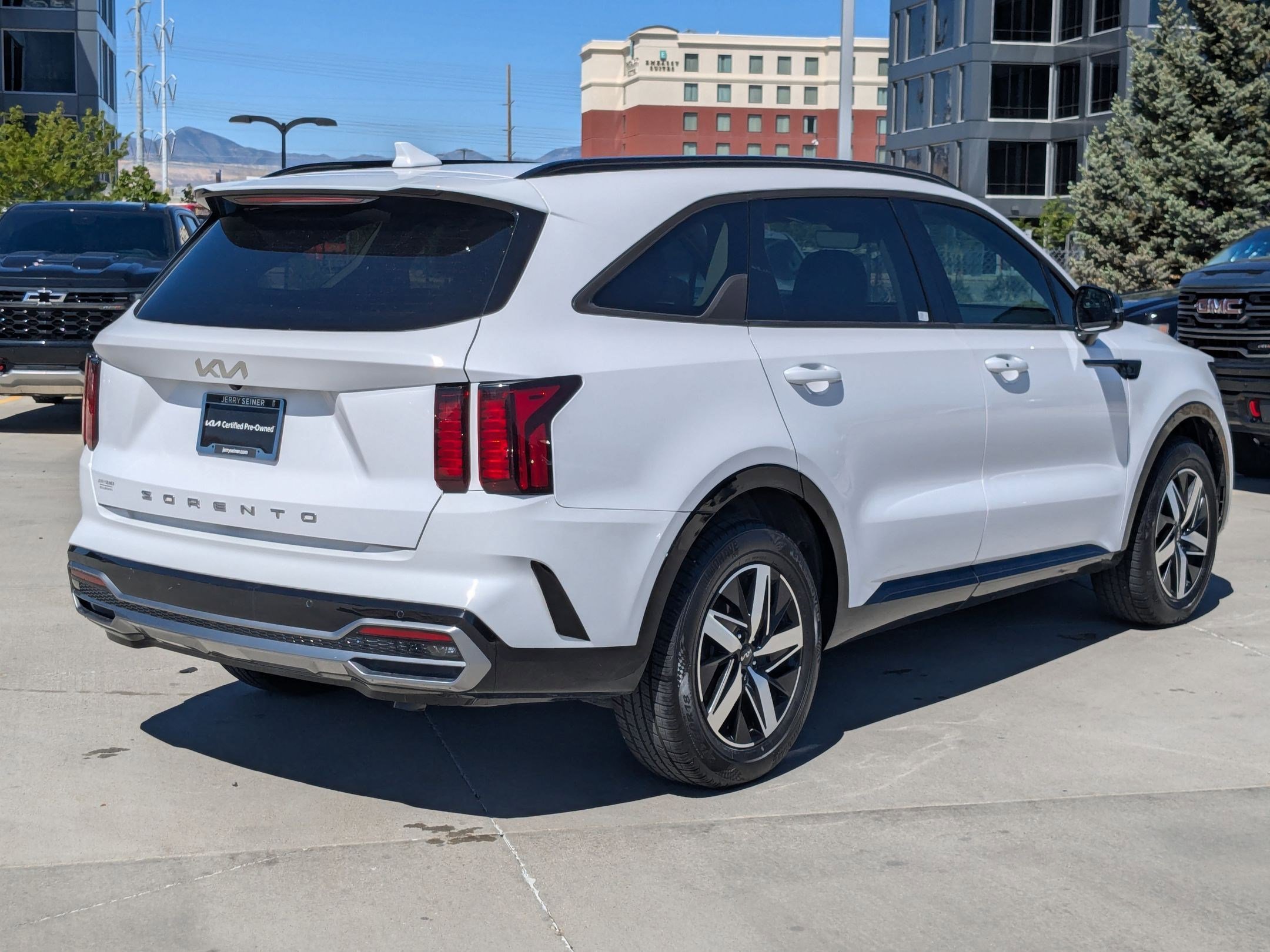 Used 2022 Kia Sorento EX w/ Panoramic Sunroof Package FWD image 5