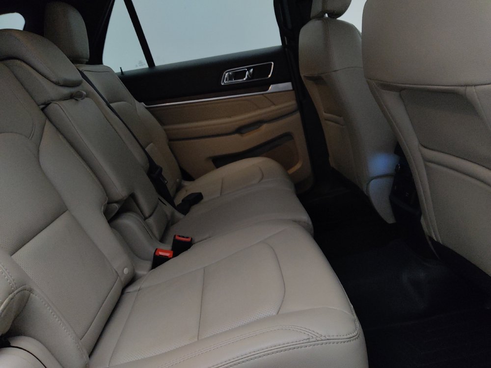 Used 2019 Ford Explorer Limited w/ Ford Safe & Smart Package FWD image 19