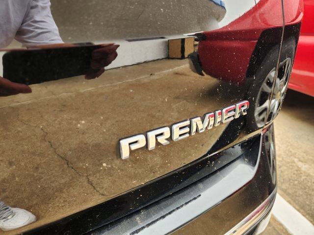 Used 2023 Chevrolet Traverse Premier FWD image 9
