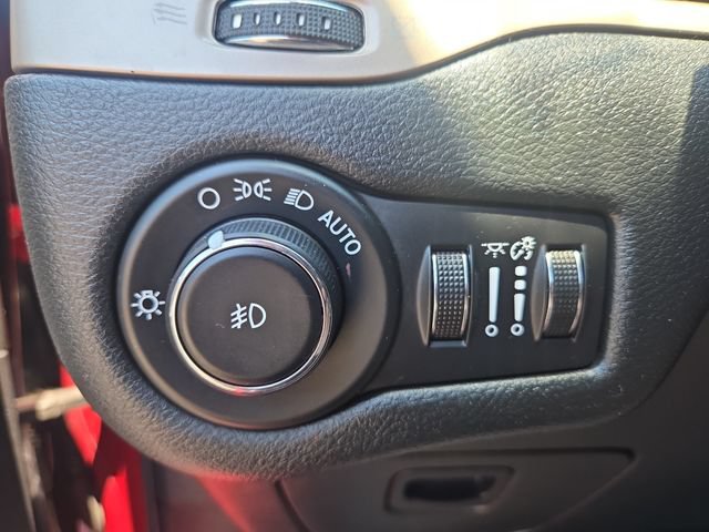 Used 2015 Jeep Cherokee Limited w/ Technology Group AWD/4WD image 18