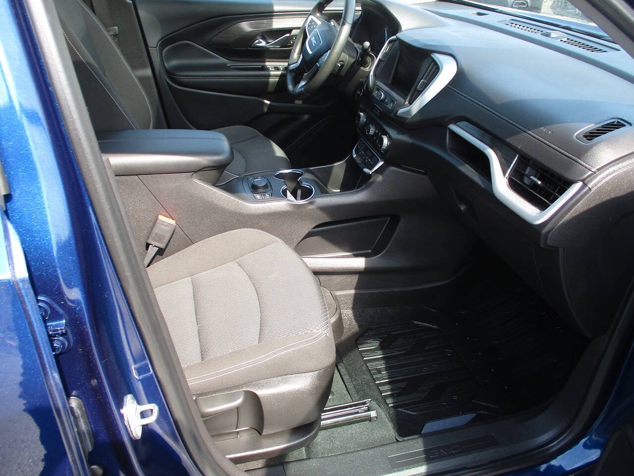Used 2023 GMC Terrain SLE w/ Driver Convenience Package AWD/4WD image 6