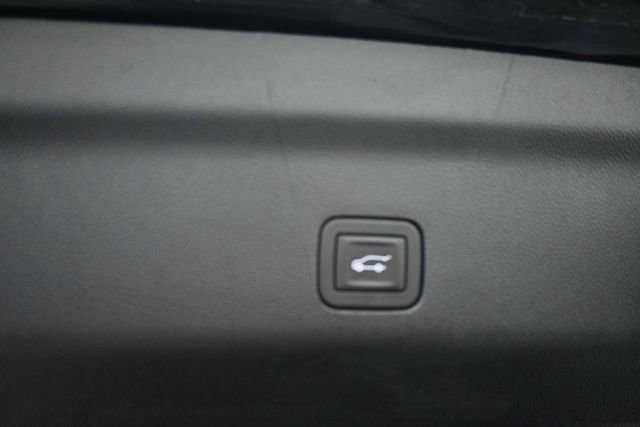 Used 2025 GMC Yukon AT4 Ultimate AWD/4WD image 9