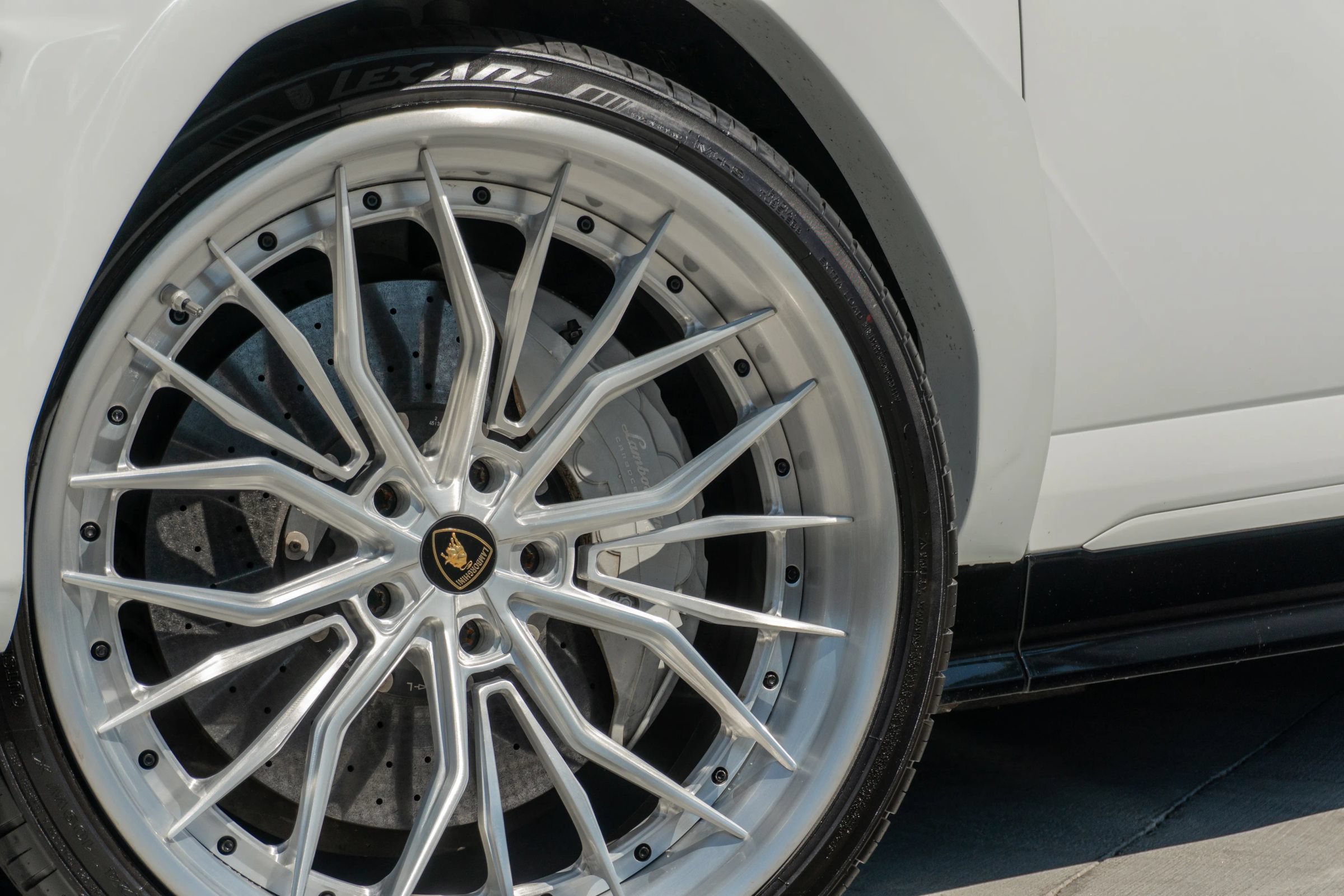 Used 2019 Lamborghini Urus AWD/4WD image 25