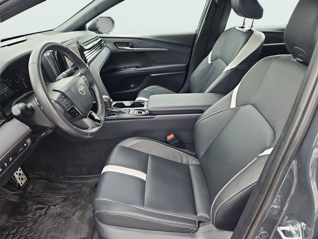 Used 2025 Toyota Camry SE w/ Convenience Package image 31