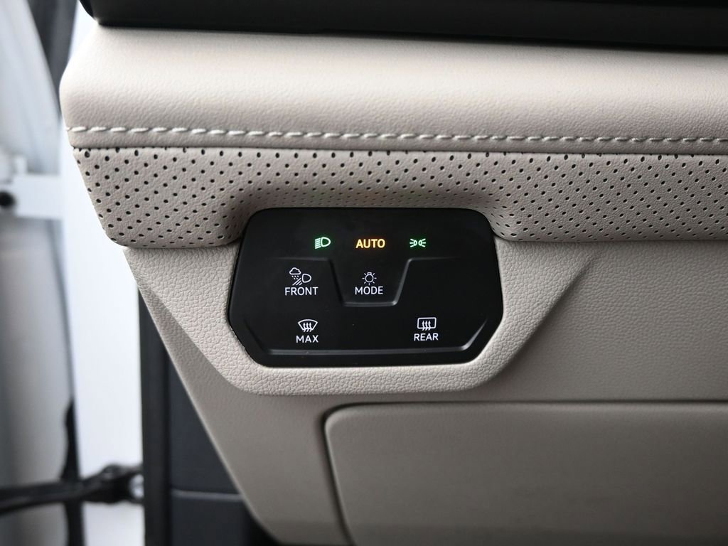 Used 2024 Volkswagen Atlas SE w/ Panoramic Sunroof Package image 32