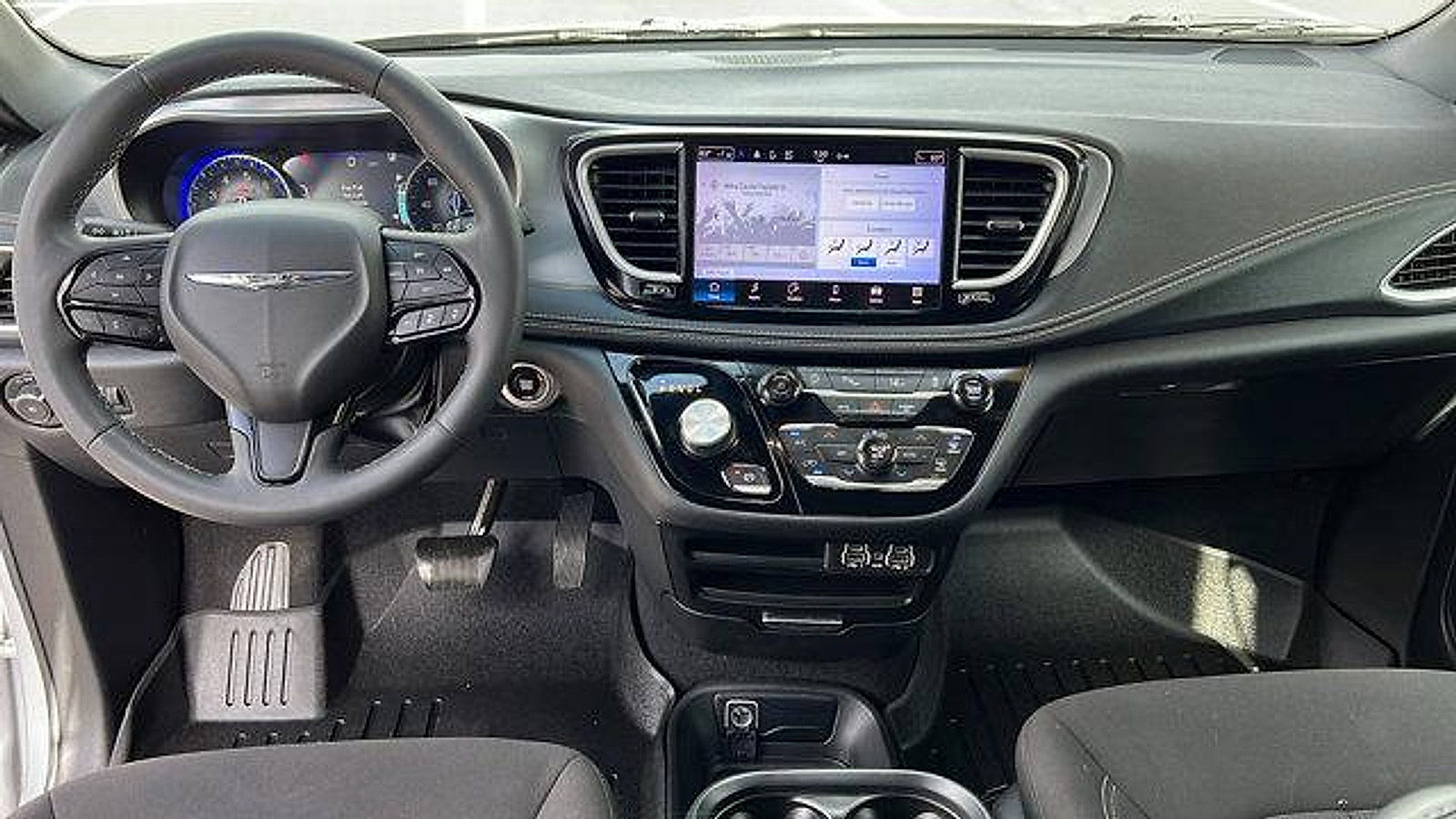 Used 2023 Chrysler Pacifica Touring image 14