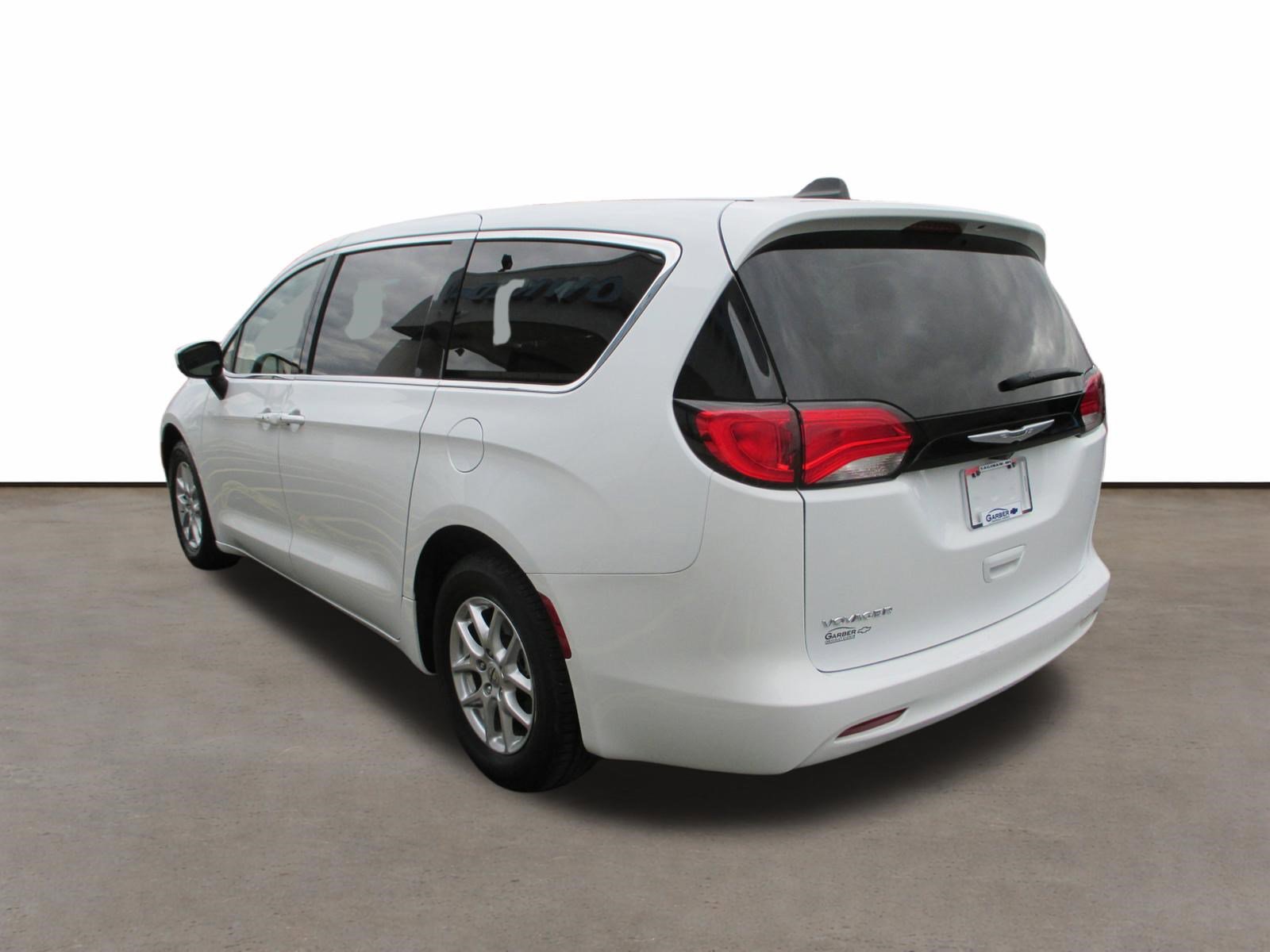 Used 2022 Chrysler Voyager LX FWD image 5