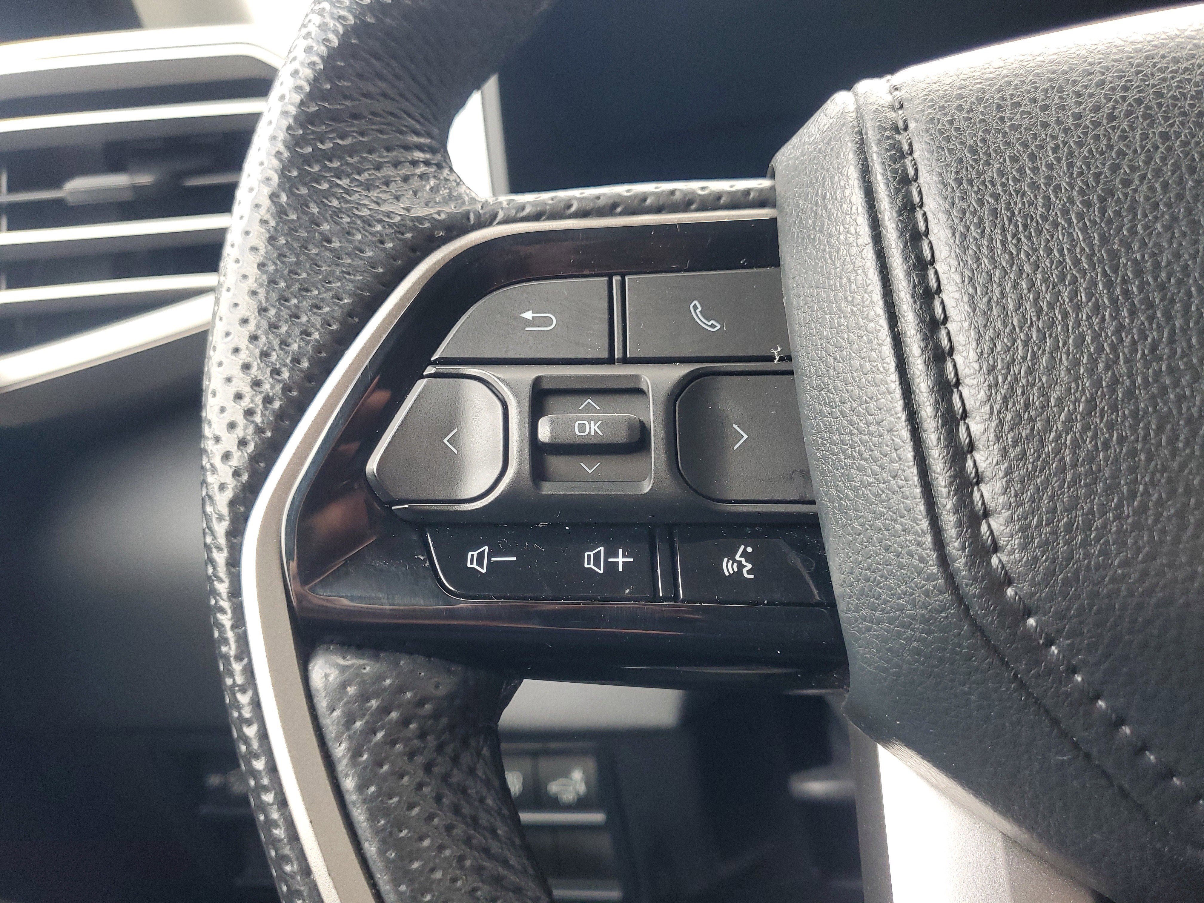 Used 2024 Toyota Tundra Limited w/ Power Package AWD/4WD image 19