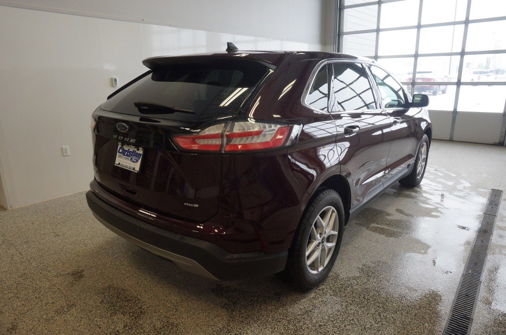 Used 2024 Ford Edge SEL w/ Convenience Package image 3