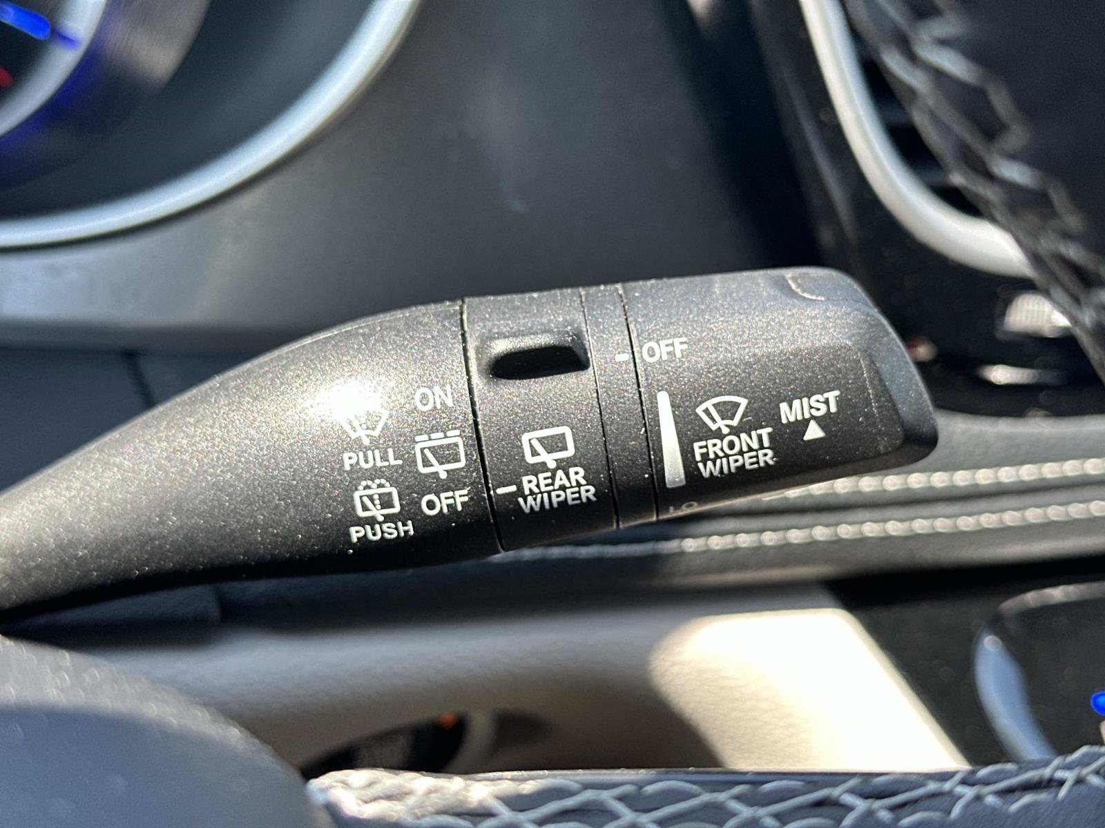 Used 2022 Chrysler Pacifica Touring-L FWD image 24