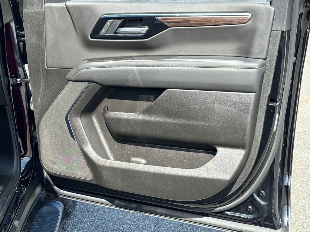 Certified 2025 Chevrolet Suburban Z71 image 14