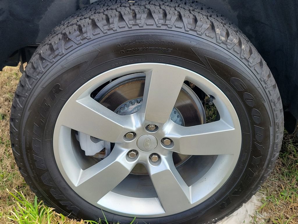 Used 2022 Land Rover Defender 110 SE image 6