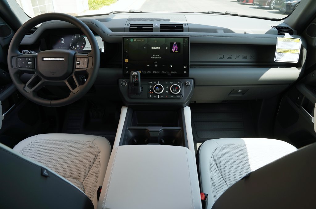 New 2026 Land Rover Defender 110 X-Dynamic SE AWD/4WD image 9