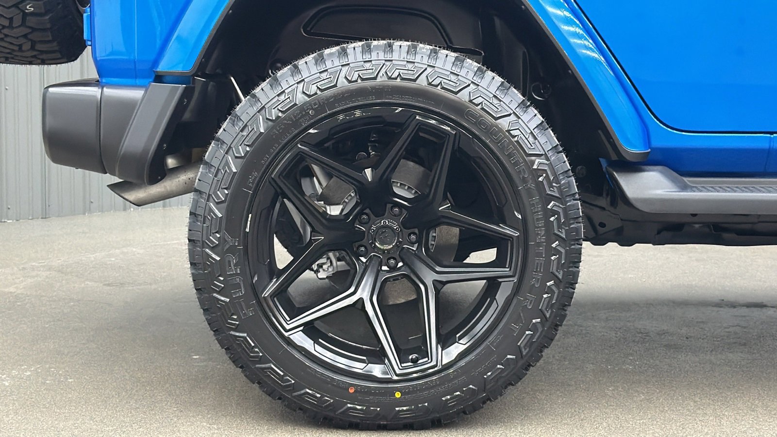 Used 2024 Jeep Wrangler Unlimited Sahara w/ Technology Group image 11