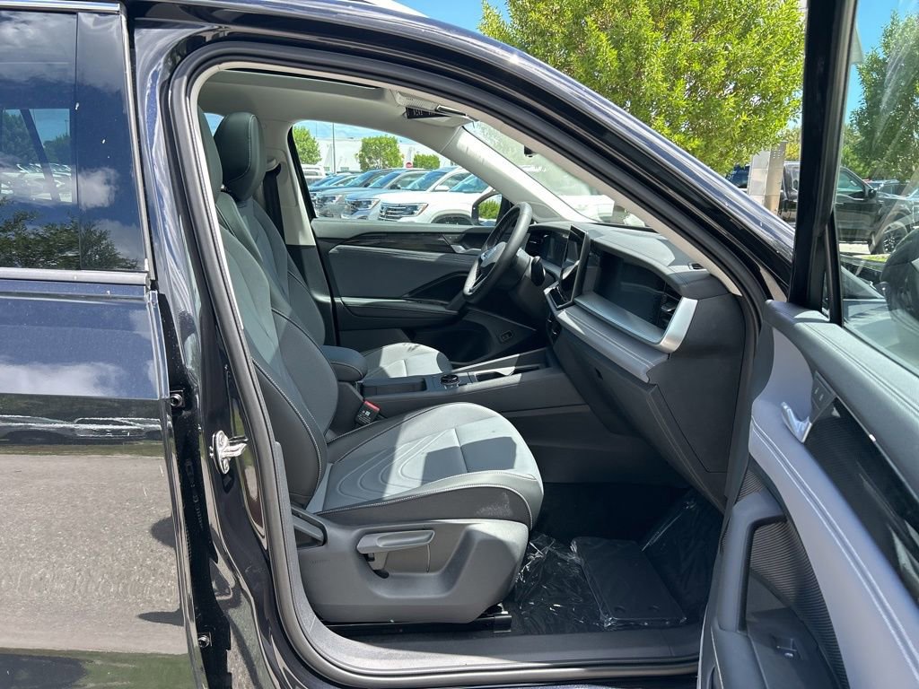 New 2025 Volkswagen Tiguan SE image 36