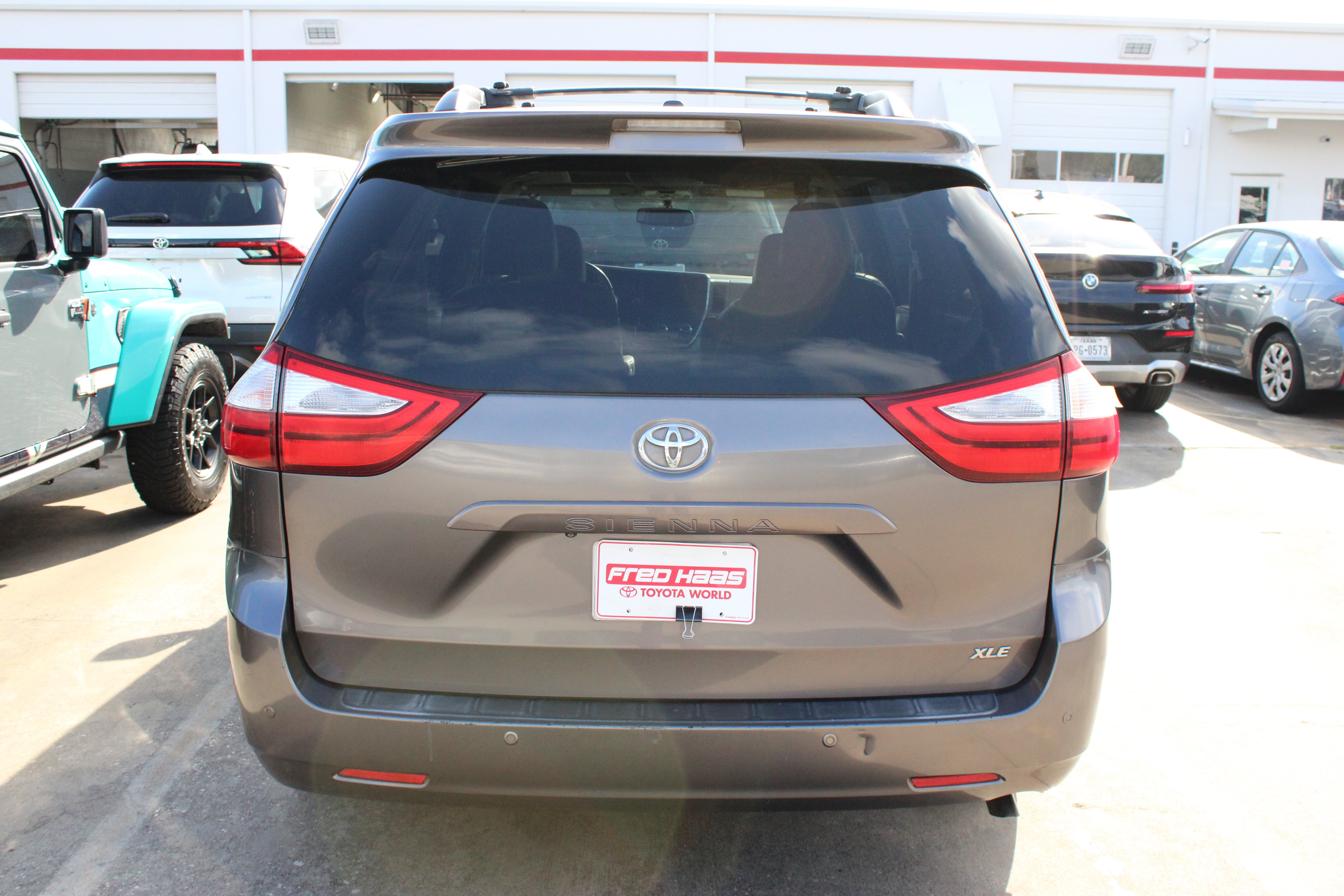 Used 2015 Toyota Sienna XLE w/ XLE Navigation Package FWD image 7