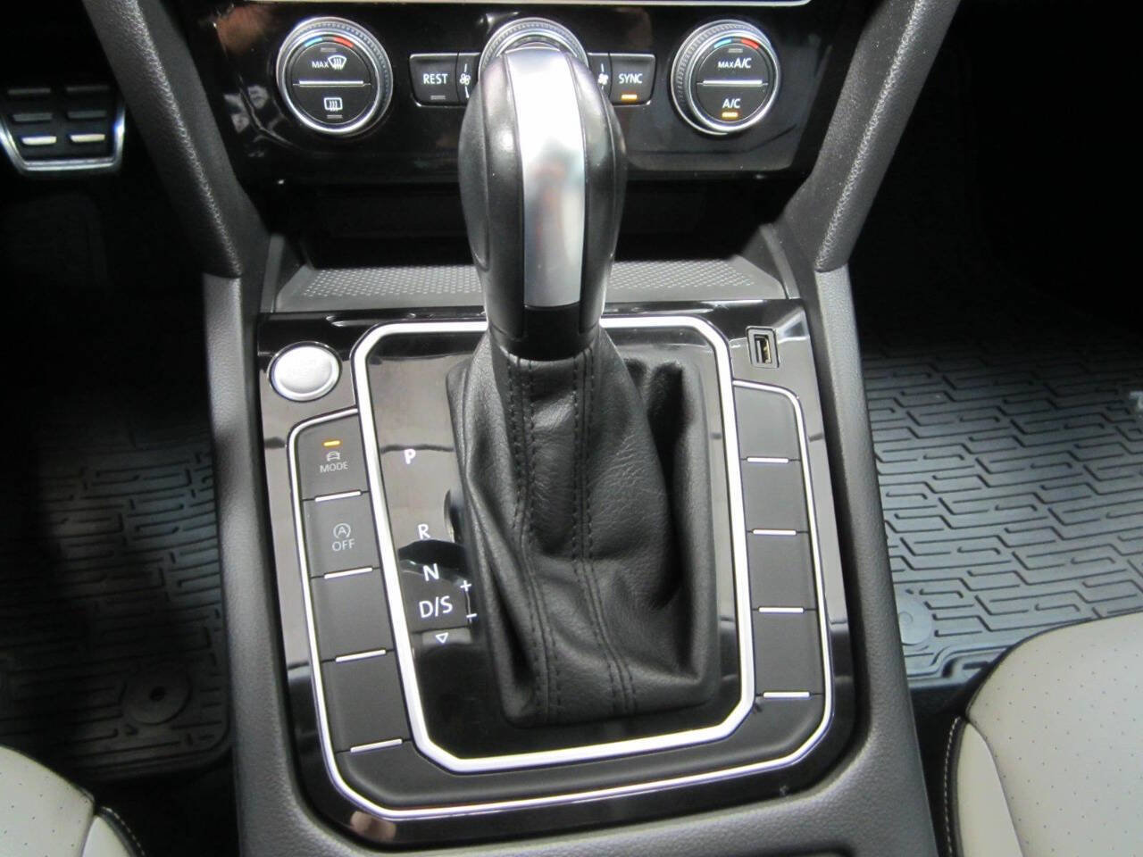 Used 2020 Volkswagen Arteon SE image 29