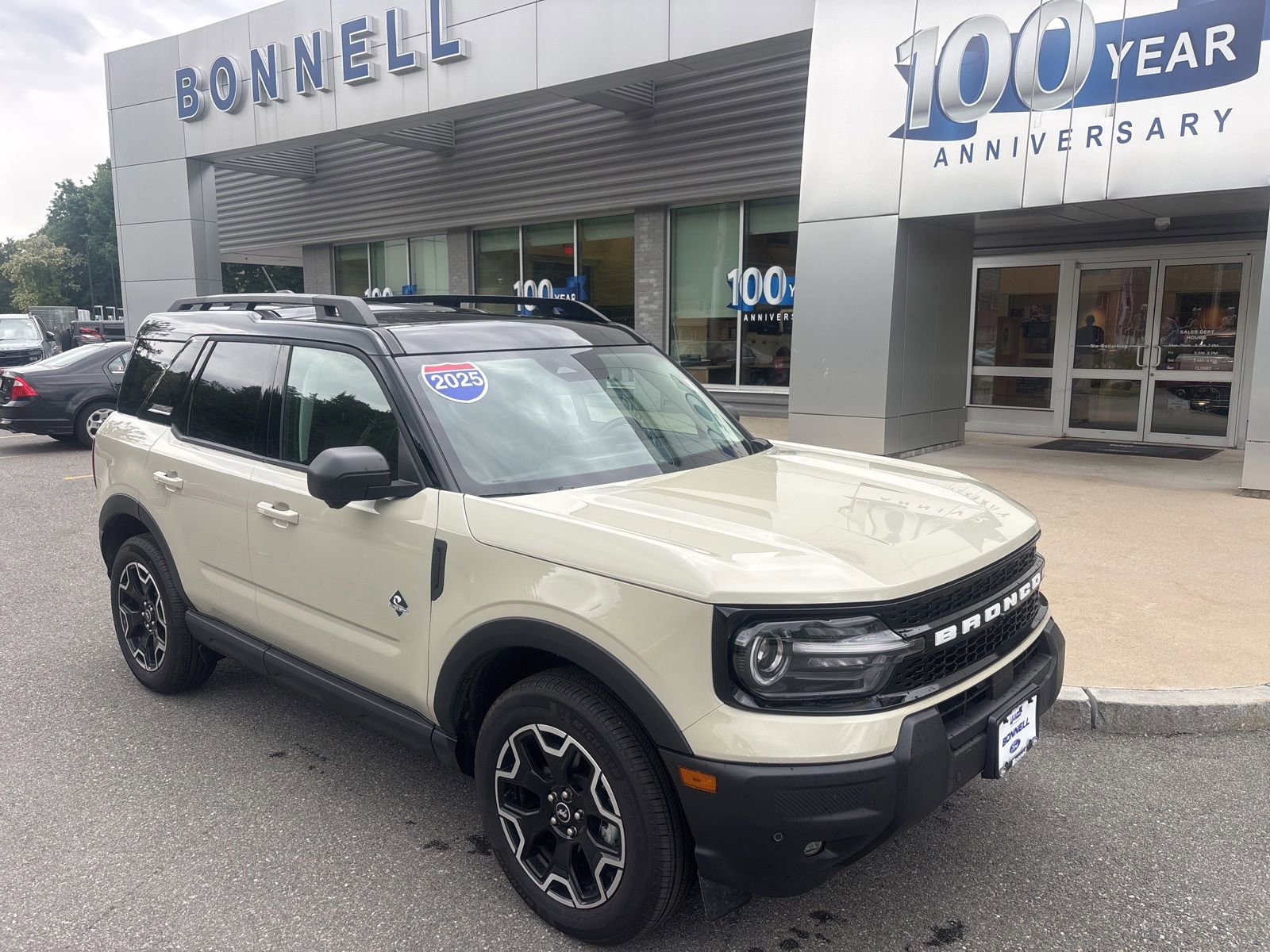 Used 2025 Ford Bronco Sport Outer Banks w/ Outer Banks Tech Package+ AWD/4WD image 1
