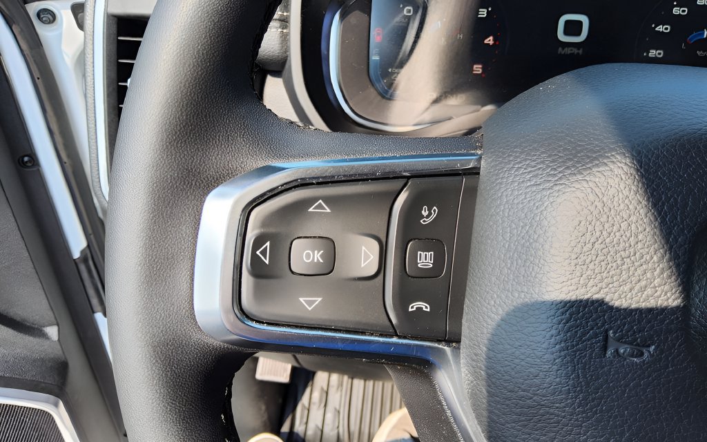 Used 2025 RAM 3500 Laramie AWD/4WD image 19