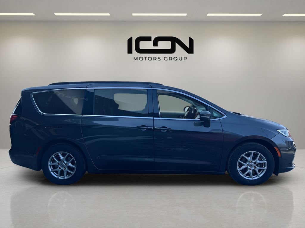 Used 2022 Chrysler Pacifica Touring-L image 7