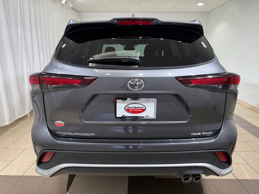 Used 2025 Toyota Highlander XSE AWD/4WD image 4