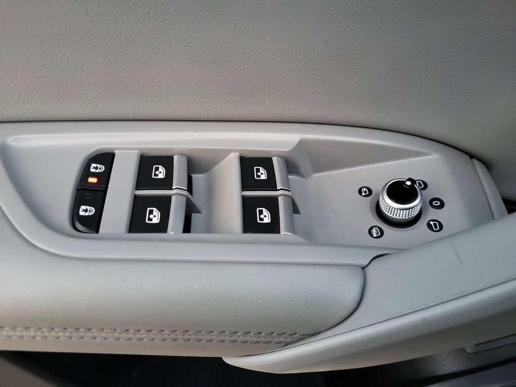 Used 2022 Audi Q5 2.0T Premium Plus w/ Premium Plus Package image 11