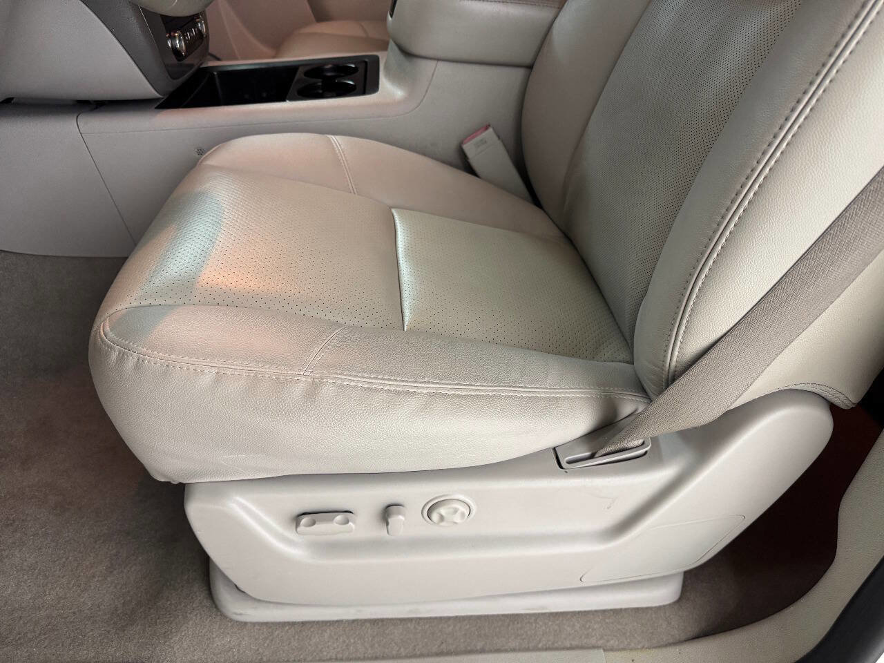 Used 2010 GMC Yukon SLT image 46