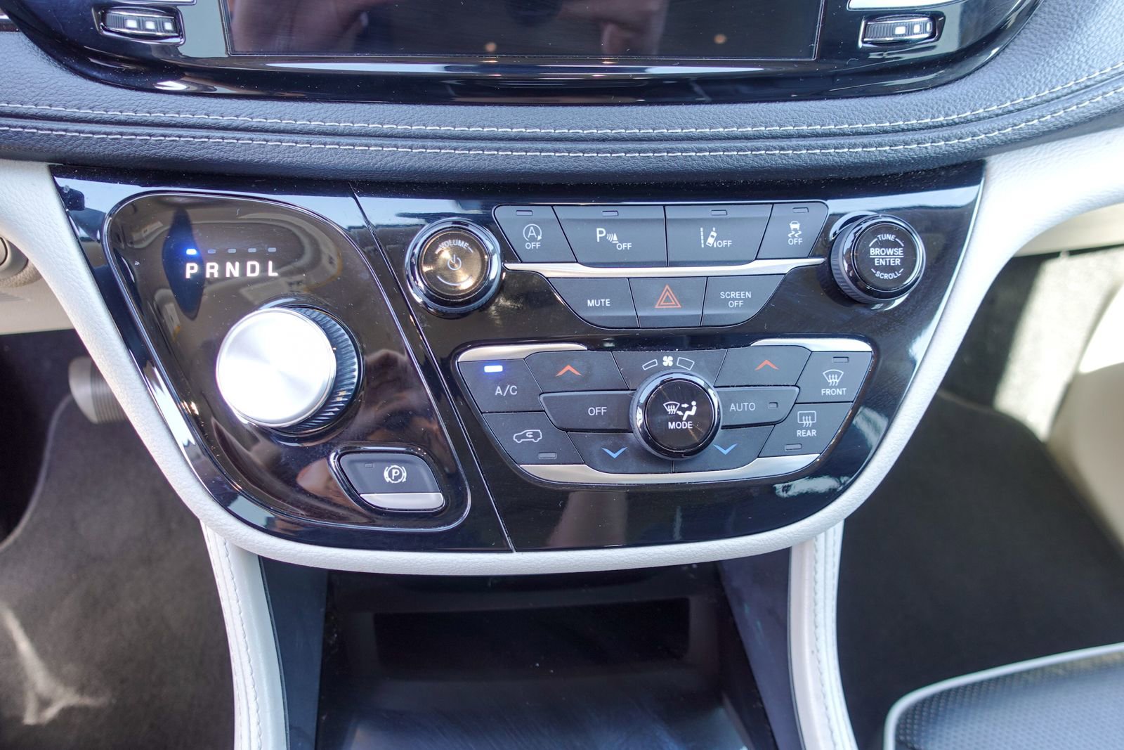 Used 2023 Chrysler Pacifica Limited FWD image 20