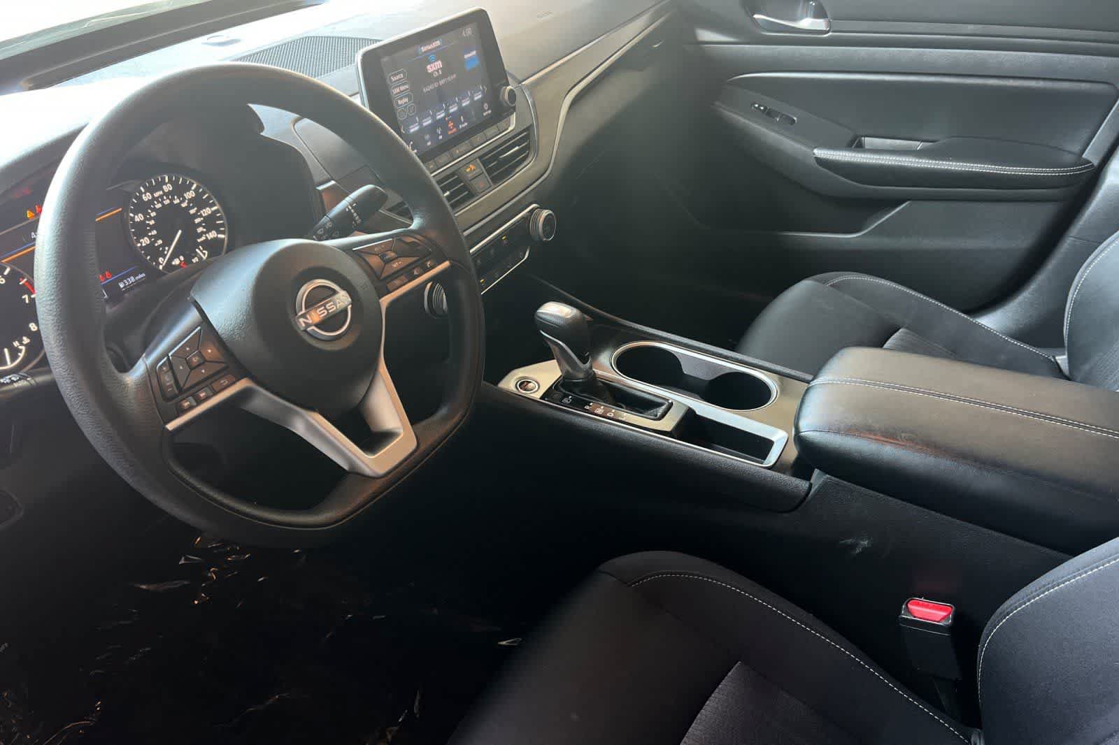 Used 2024 Nissan Altima 2.5 SV FWD image 12