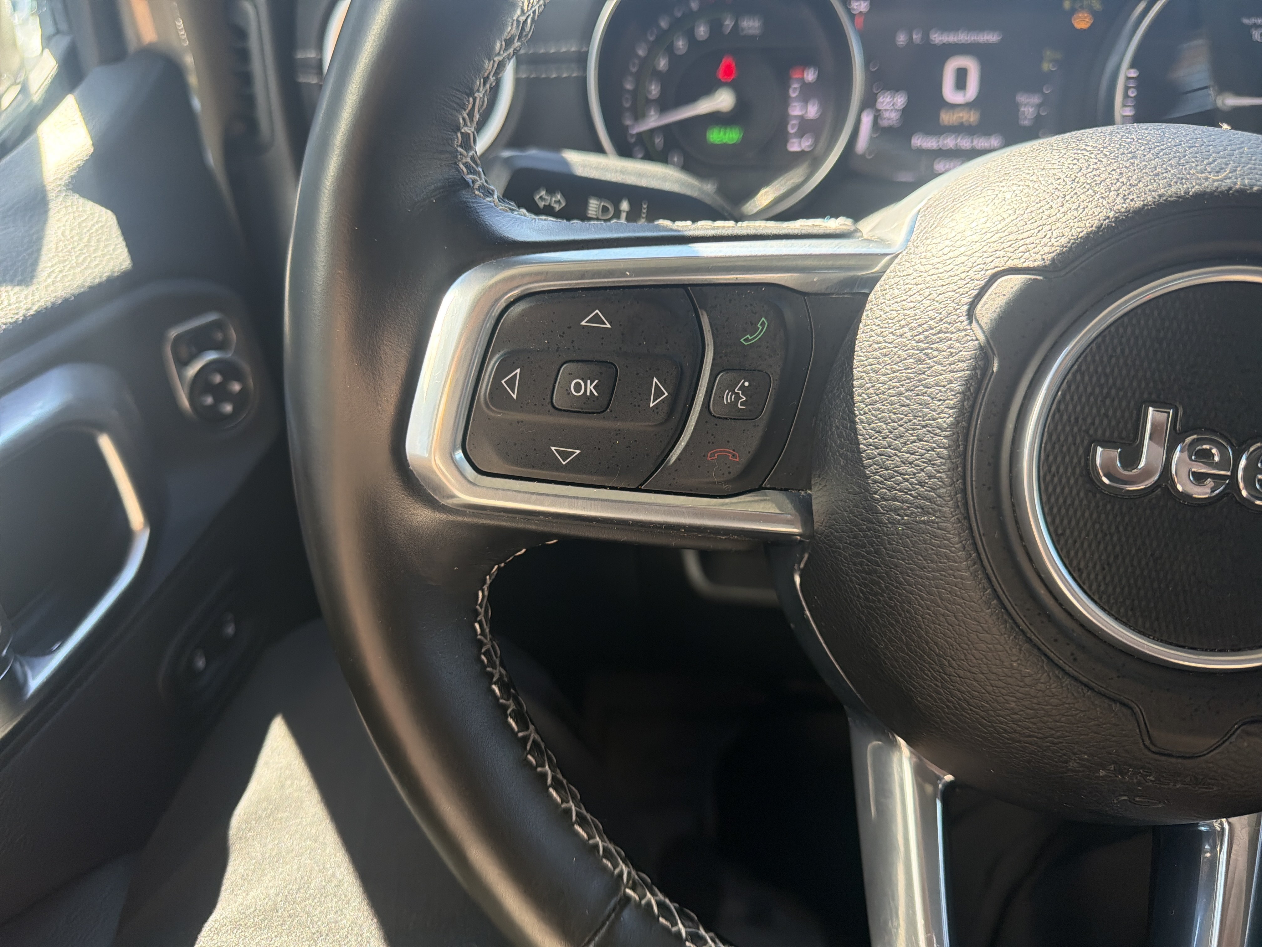 Used 2022 Jeep Wrangler Unlimited Sahara w/ Cold Weather Group AWD/4WD image 18