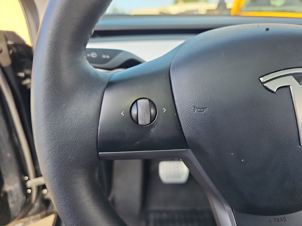 Used 2022 Tesla Model Y Performance AWD/4WD image 18