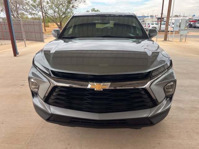 Used 2026 Chevrolet Blazer LT FWD image 2