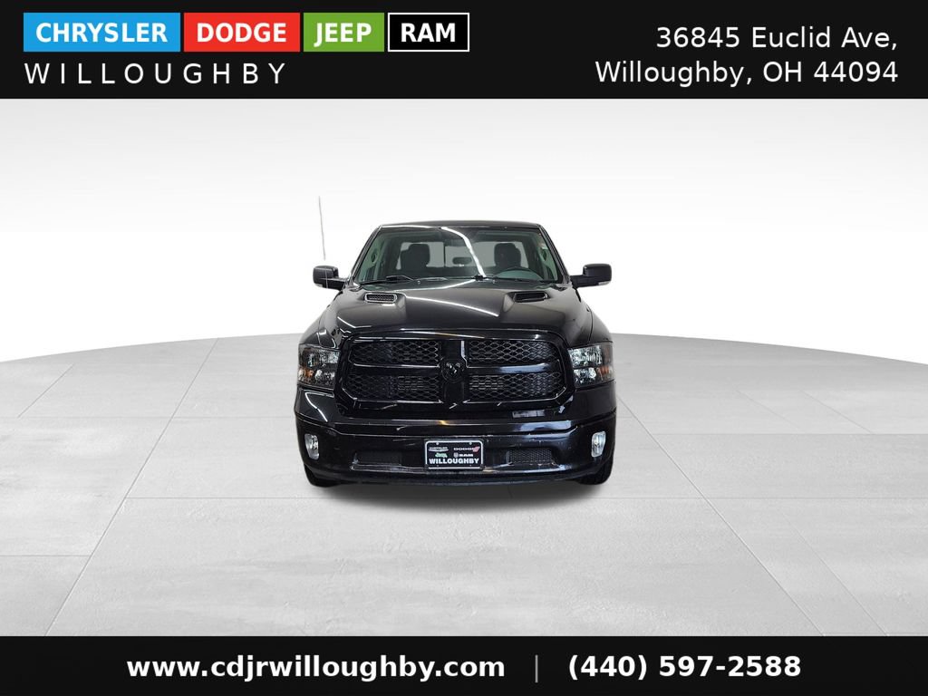 Used 2019 RAM 1500 Classic SLT w/ Black Appearance Group AWD/4WD image 2