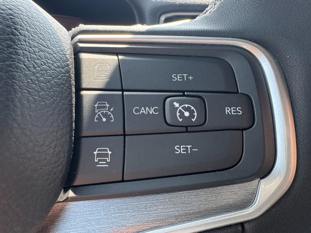 Used 2025 Jeep Wagoneer Series II AWD/4WD image 18