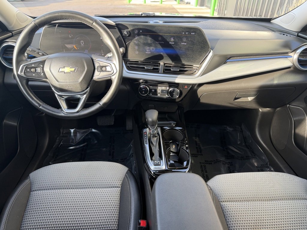 Used 2024 Chevrolet Trax LT w/ Sunroof Package image 13