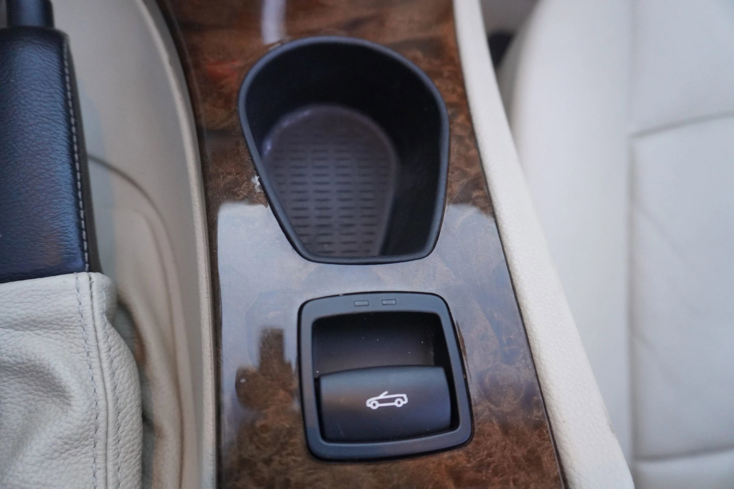 Used 2009 BMW 328i Convertible image 19